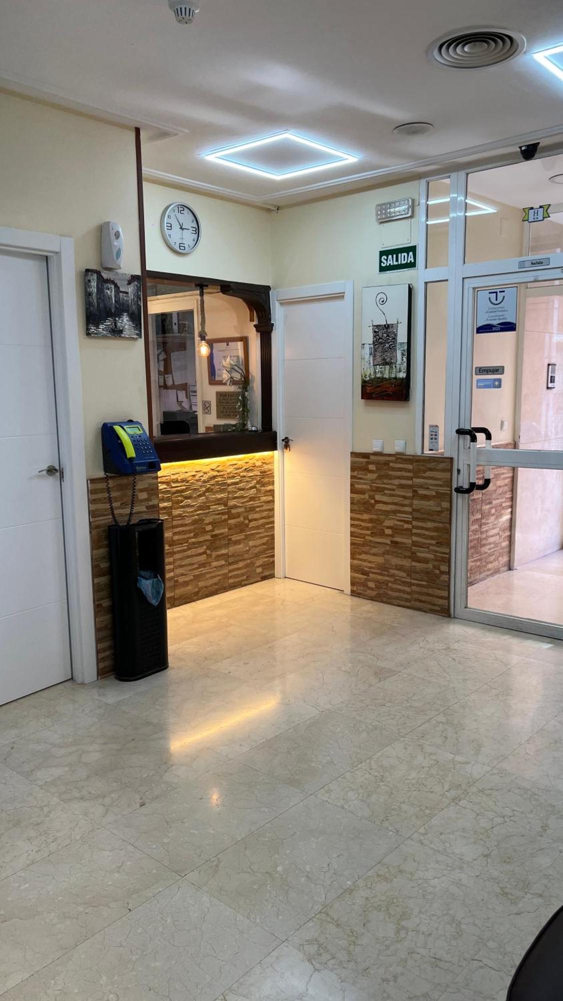Hotel Cuatro Canos Alcalá de Henares Zewnętrze zdjęcie
