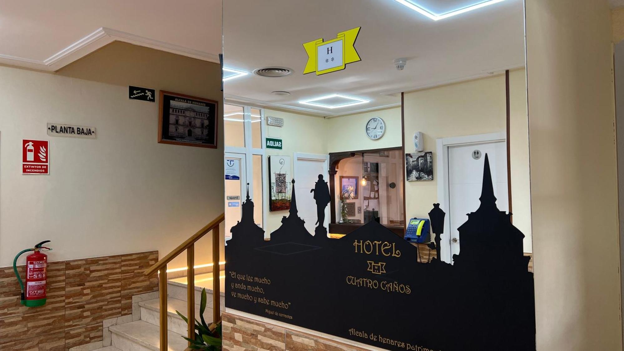 Hotel Cuatro Canos Alcalá de Henares Zewnętrze zdjęcie
